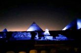 إضاءة أهرامات الجيزة و أبو الهول باللون الازرق السماوي في ذكري إنشاء الأمم المتحدة