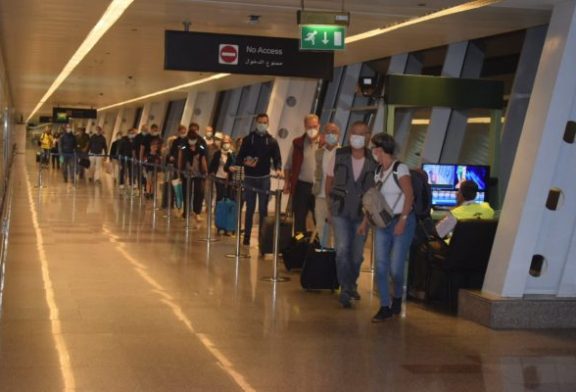 محافظ البحر الأحمر: وصول أول 163 سائحاً فرنسياً مطار الغردقة بعد توقف 7 شهور
