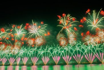 بالصور : احتفالا باليوم الوطني ال 49 للإمارات سياحة أبوظبي تضئ سماء العاصمة