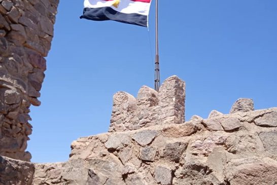 رفع العلم المصرى على قلعة صلاح الدين بطابا إحياءً للذكرى 32 لعودتها