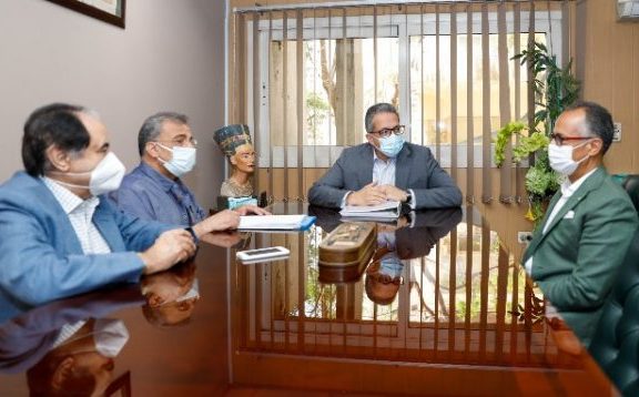 العناني يؤكد ان قرار حظر التشغيل للمطاعم السياحية بعد التاسعة مساءا يصب في مصلحة القطاع
