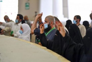 حجاج بيت الله الحرام يكملون رمي الجمرات ثاني أيام التشريق