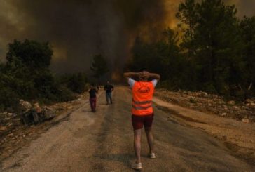 حرائق الغابات المستعرة لا تزال خارج نطاق السيطرة في تركيا واليونان وإيطاليا وإسبانيا.. تقرير سياحي