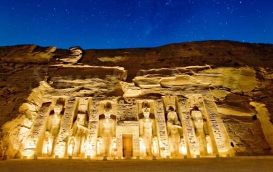 بعد تحديث أفلامه .. إطلاق أول عروض للصوت والضوء بمعبد أبو سمبل ب٩ لغات