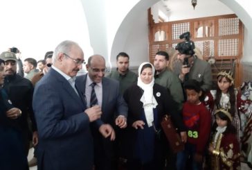 المشير حفتر يفتتح معرض فن تشكيلي و مهرجان اساطير الأولين ببنغازى