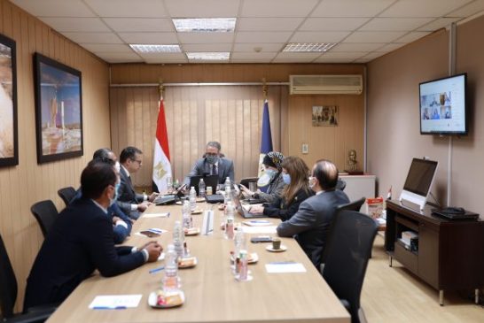 العناني يبحث آليات دعم التحول الأخضر لقطاعات السياحة المصرية