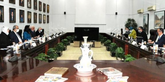 العناني يناقش مع العليا للحج استعدادات بدء انطلاق رحلات العمرة