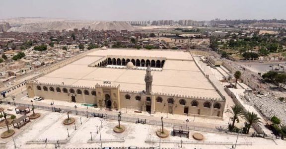 بعد زيارة رئيس مجلس الوزراء : خبير آثري يرصد معالم جامع عمرو بن العاص التاريخية