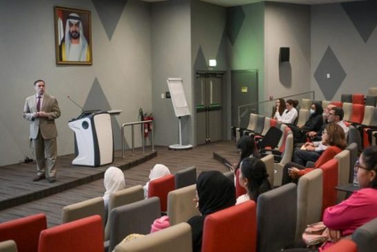 أستاذ جامعي من أمريكية الشارقة يطور تقنيات جديدة لاستهداف الخلايا السرطانية